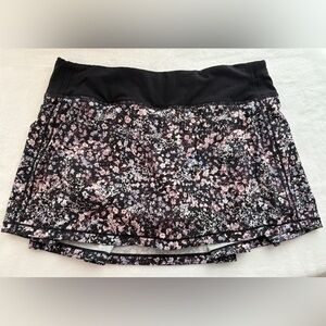 Lululemon Floral Print skirt. Excellent condition. Size 6